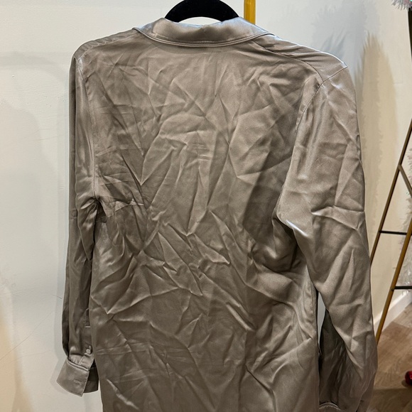 Silk Laundry Relaxed Blazer in slate or hazelnut sandwashed silk. - Picture 8 of 9